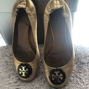 Gold Tory Burch flats, please refer to pictures to see conditions.